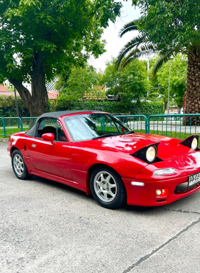 ¿Buscas un clásico deportivo? Este Mazda Miata MX-5 1991 puede ser tuyo
